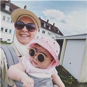 Online English teacher have an experience with teaching children